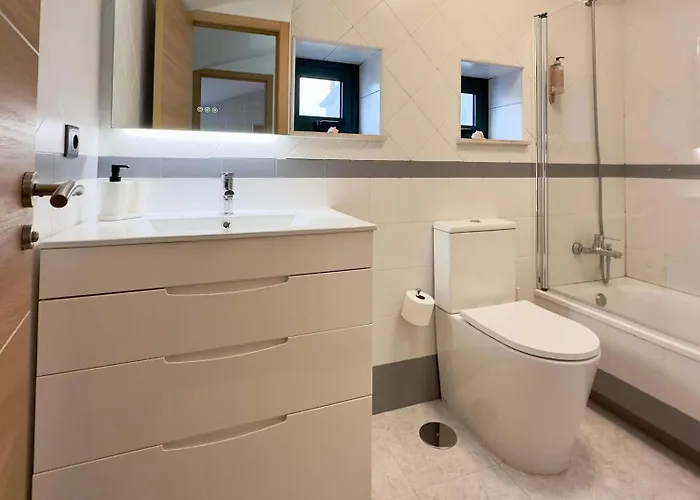 Viorneira アパート ミヤドイロ